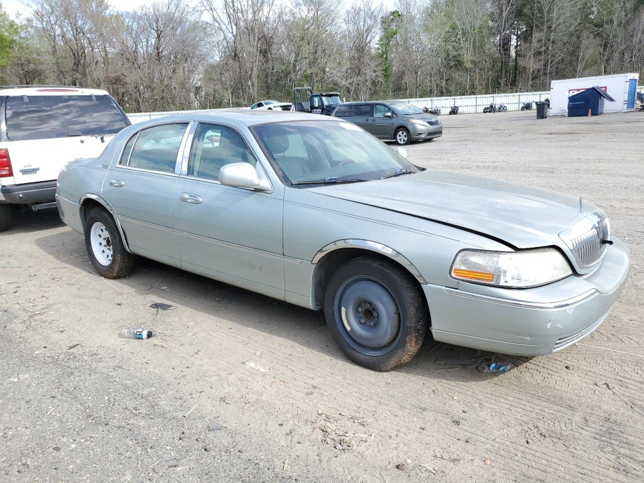 Photo 3 VIN: 1LNHM82V77Y619846 - LINCOLN TOWN CAR 