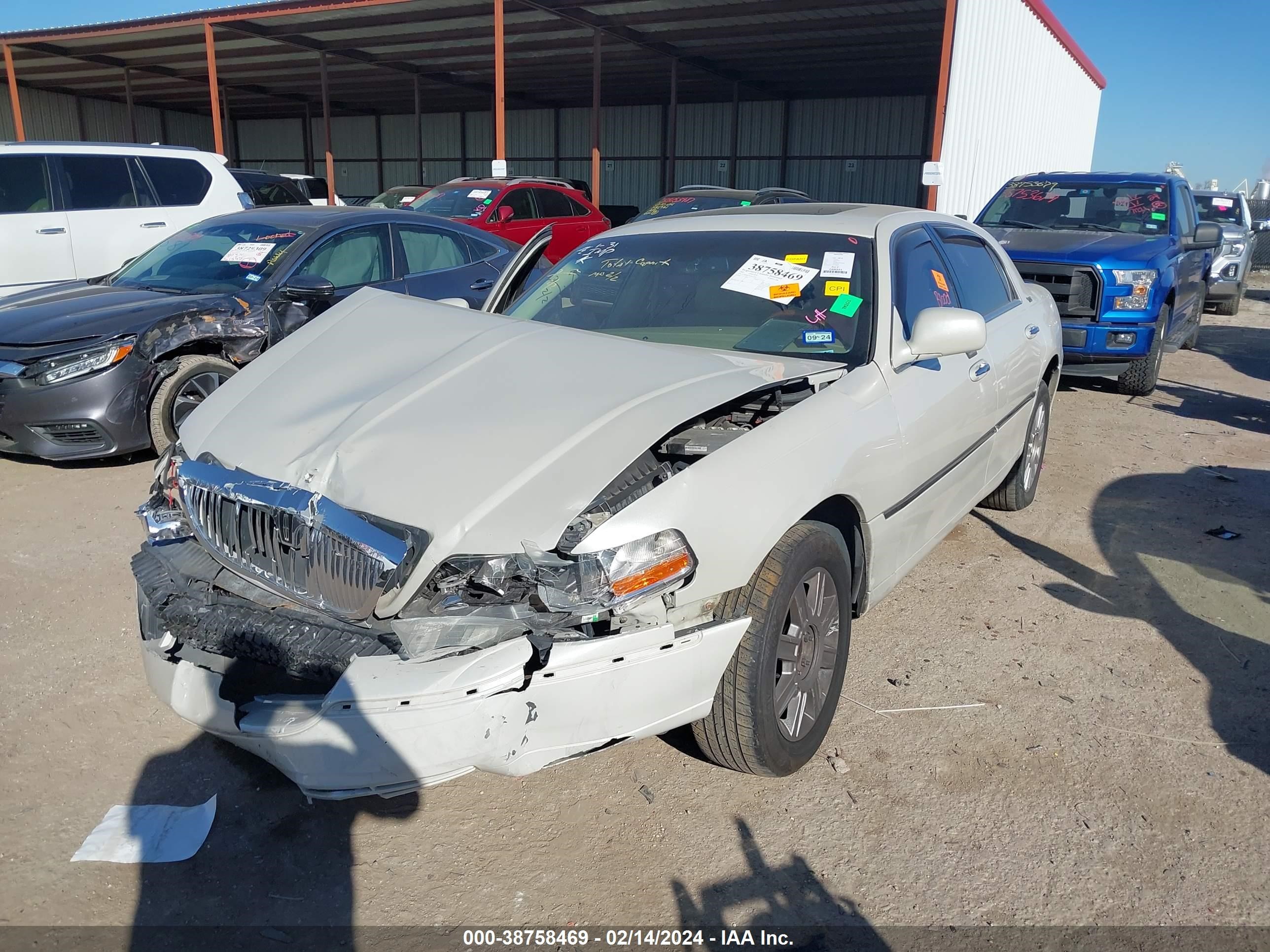 Photo 1 VIN: 1LNHM82V97Y612994 - LINCOLN TOWN CAR 