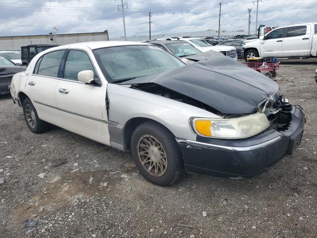 Photo 3 VIN: 1LNHM82W01Y731954 - LINCOLN TOWNCAR 