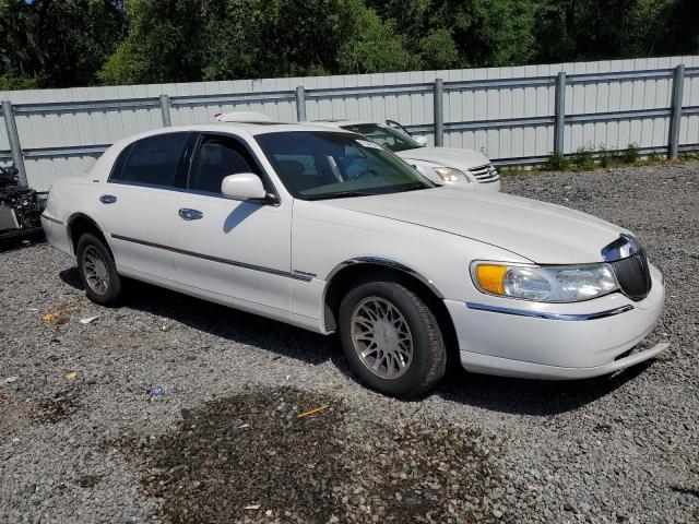 Photo 3 VIN: 1LNHM82W02Y635727 - LINCOLN TOWNCAR 