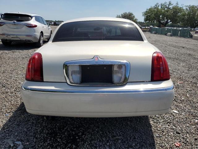 Photo 5 VIN: 1LNHM82W02Y635727 - LINCOLN TOWNCAR 