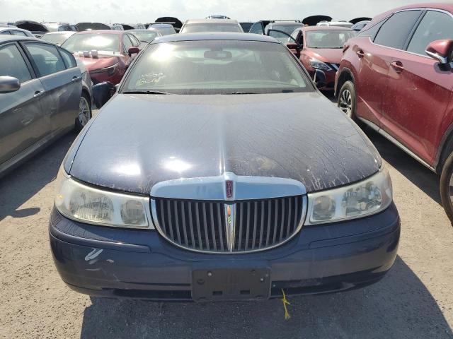 Photo 4 VIN: 1LNHM82W02Y658747 - LINCOLN TOWN CAR S 