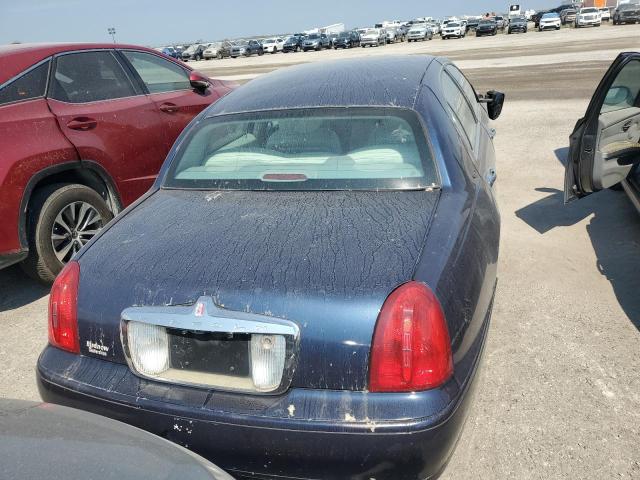 Photo 5 VIN: 1LNHM82W02Y658747 - LINCOLN TOWN CAR S 