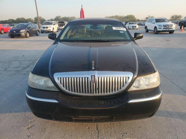 Photo 4 VIN: 1LNHM82W05Y629253 - LINCOLN TOWN CAR S 