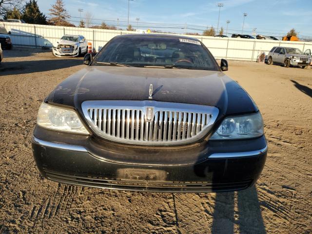 Photo 4 VIN: 1LNHM82W05Y670871 - LINCOLN TOWNCAR 