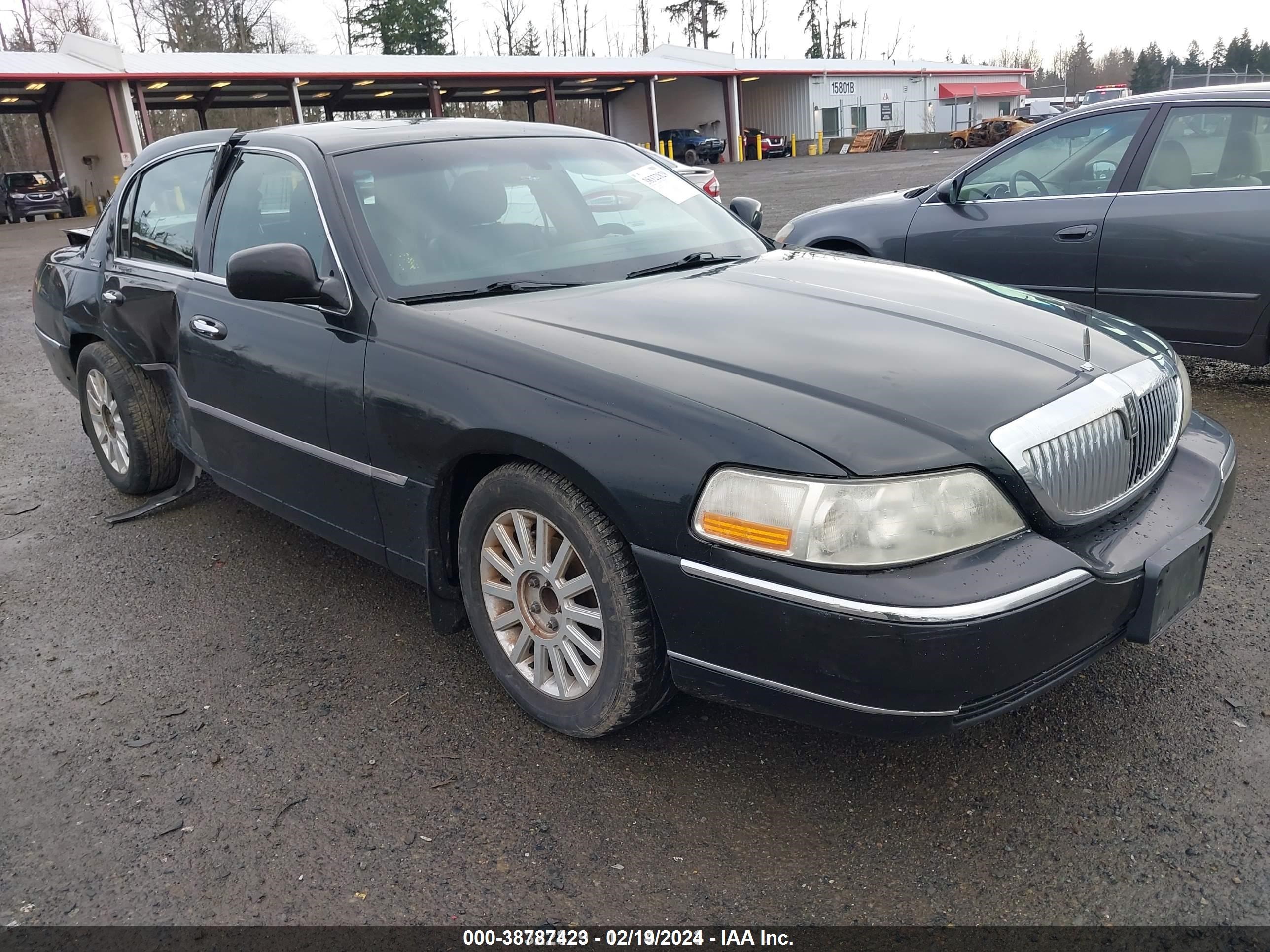 Photo 1 VIN: 1LNHM82W07Y620958 - LINCOLN TOWN CAR 