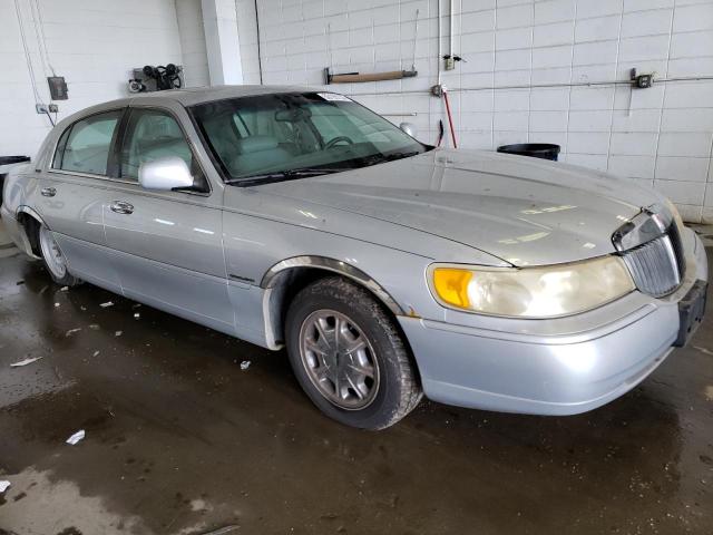 Photo 3 VIN: 1LNHM82W0XY622273 - LINCOLN TOWNCAR 