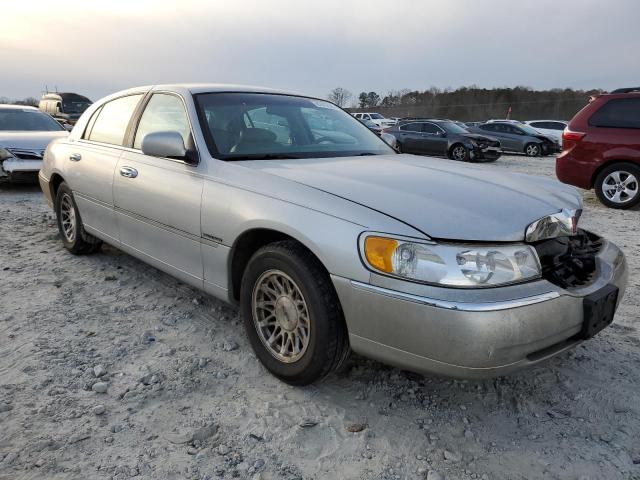 Photo 3 VIN: 1LNHM82W0XY626212 - LINCOLN TOWNCAR 