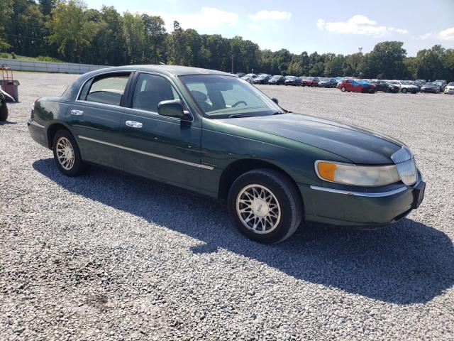 Photo 3 VIN: 1LNHM82W11Y648520 - LINCOLN TOWN CAR S 