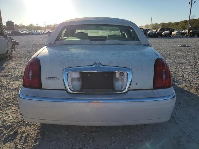 Photo 5 VIN: 1LNHM82W11Y687298 - LINCOLN TOWNCAR 