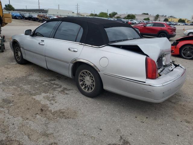 Photo 1 VIN: 1LNHM82W11Y732997 - LINCOLN TOWNCAR 