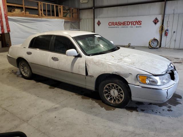 Photo 3 VIN: 1LNHM82W12Y656358 - LINCOLN TOWNCAR 