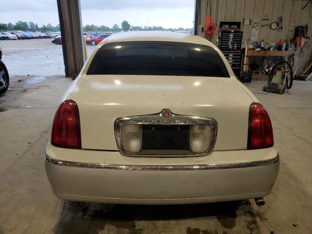 Photo 5 VIN: 1LNHM82W12Y656358 - LINCOLN TOWNCAR 