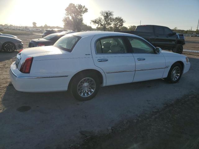 Photo 2 VIN: 1LNHM82W12Y661656 - LINCOLN TOWNCAR 