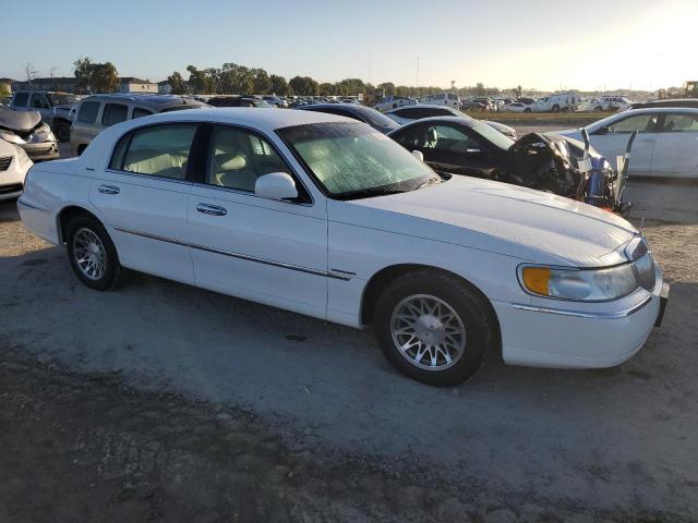 Photo 3 VIN: 1LNHM82W12Y661656 - LINCOLN TOWNCAR 