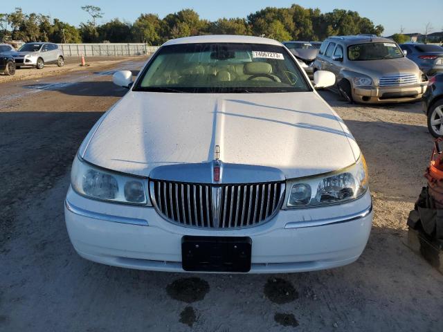 Photo 4 VIN: 1LNHM82W12Y661656 - LINCOLN TOWNCAR 