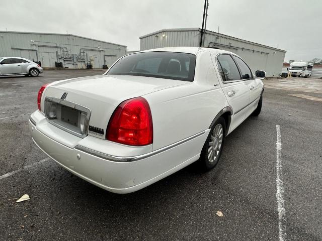 Photo 3 VIN: 1LNHM82W13Y666759 - LINCOLN TOWNCAR 