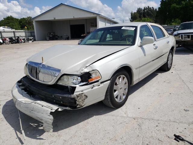 Photo 1 VIN: 1LNHM82W15Y609867 - LINCOLN TOWN CAR S 