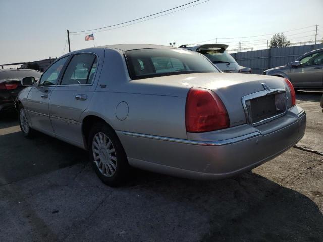 Photo 2 VIN: 1LNHM82W15Y639211 - LINCOLN TOWN CAR S 