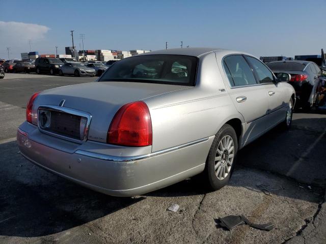 Photo 3 VIN: 1LNHM82W15Y639211 - LINCOLN TOWN CAR S 