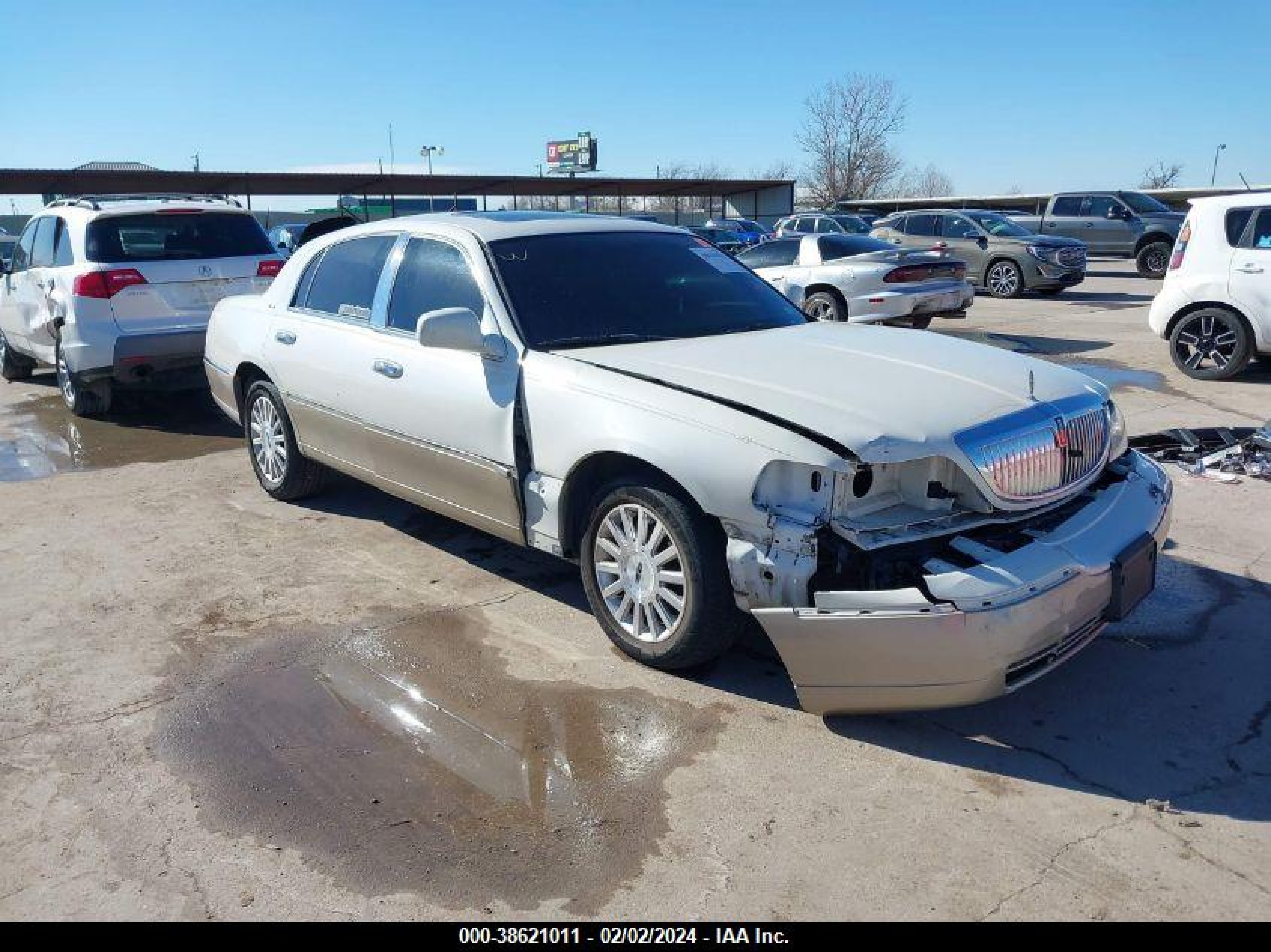 Photo 1 VIN: 1LNHM82W15Y646370 - LINCOLN TOWN CAR 