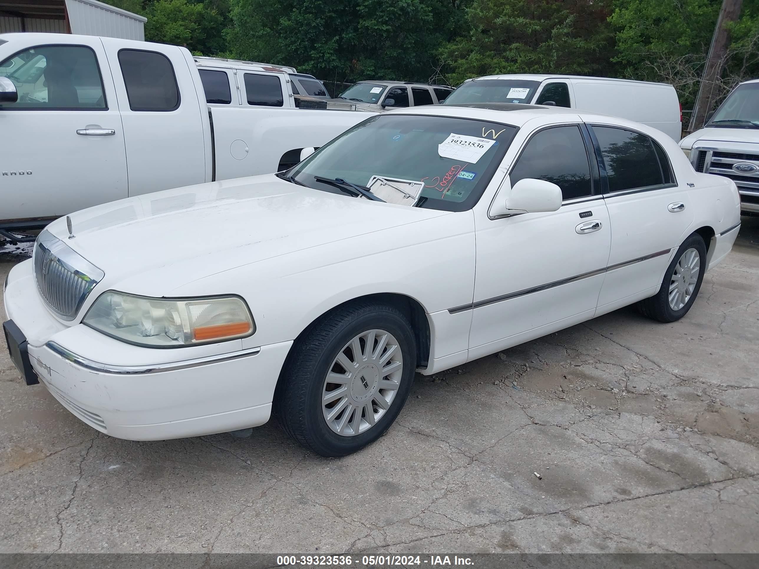 Photo 1 VIN: 1LNHM82W15Y650158 - LINCOLN TOWN CAR 