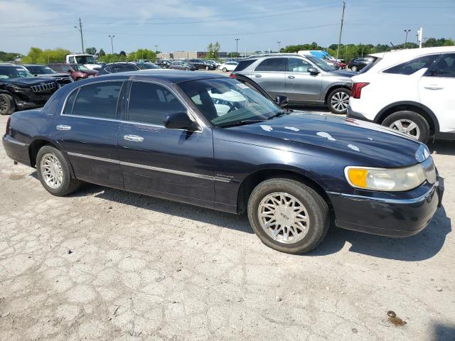 Photo 3 VIN: 1LNHM82W1XY686175 - LINCOLN TOWNCAR 