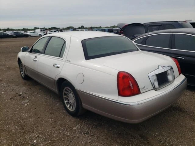 Photo 1 VIN: 1LNHM82W21Y722947 - LINCOLN TOWN CAR S 