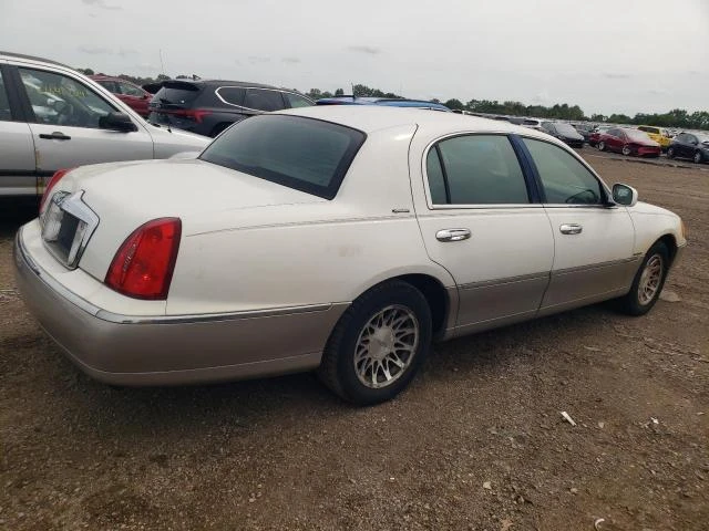 Photo 2 VIN: 1LNHM82W21Y722947 - LINCOLN TOWN CAR S 