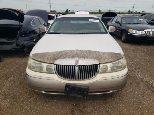 Photo 4 VIN: 1LNHM82W21Y722947 - LINCOLN TOWN CAR S 