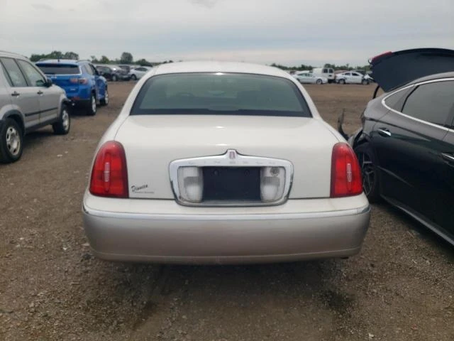 Photo 5 VIN: 1LNHM82W21Y722947 - LINCOLN TOWN CAR S 