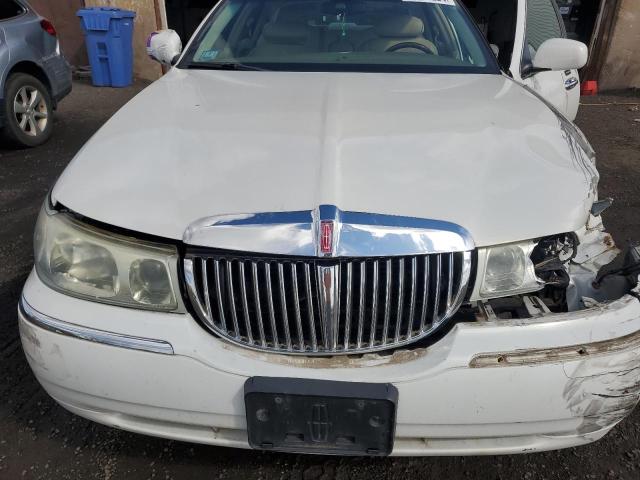 Photo 10 VIN: 1LNHM82W22Y641836 - LINCOLN TOWN CAR S 