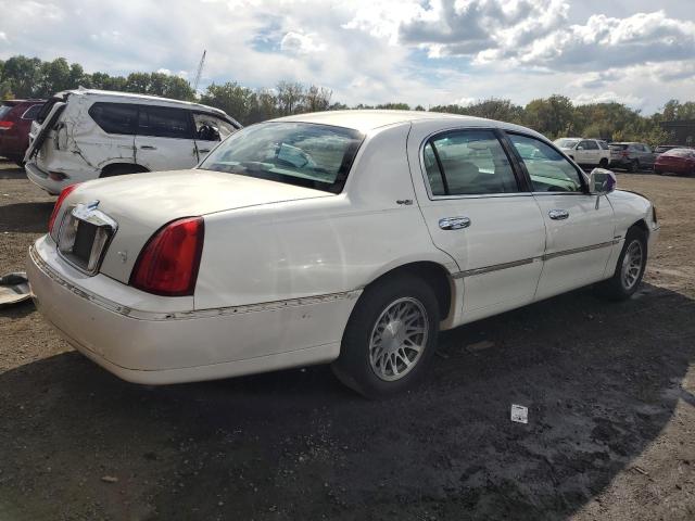 Photo 2 VIN: 1LNHM82W22Y641836 - LINCOLN TOWN CAR S 