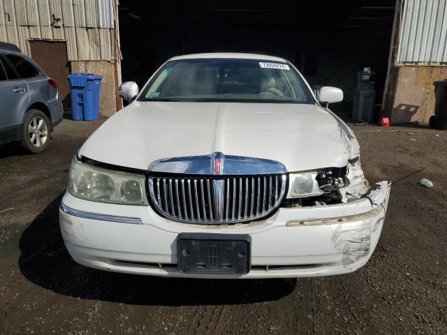 Photo 4 VIN: 1LNHM82W22Y641836 - LINCOLN TOWN CAR S 