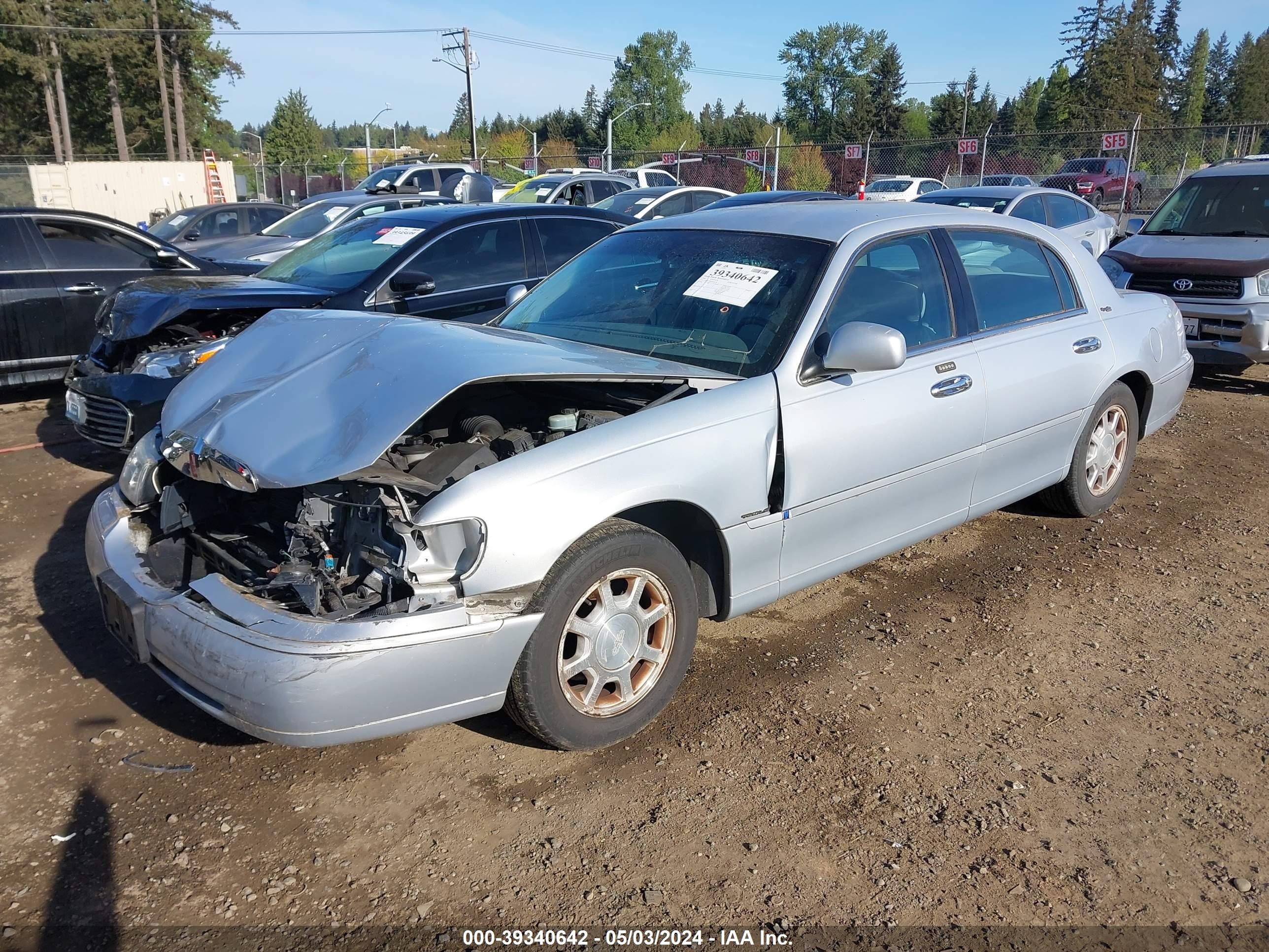 Photo 1 VIN: 1LNHM82W22Y644218 - LINCOLN TOWN CAR 