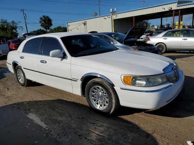 Photo 3 VIN: 1LNHM82W2XY615874 - LINCOLN TOWN CAR S 