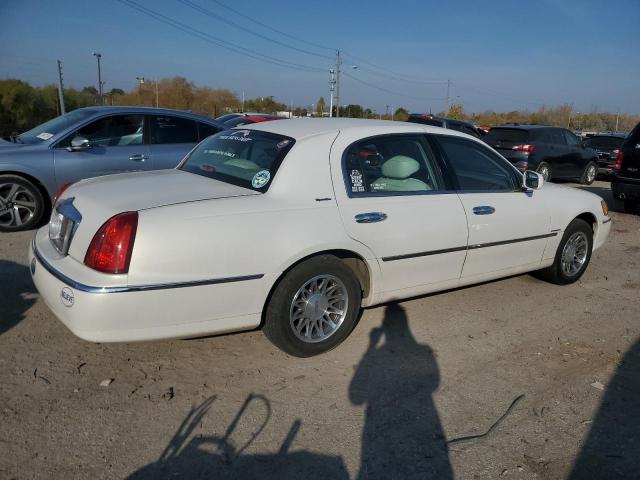 Photo 2 VIN: 1LNHM82W32Y662663 - LINCOLN TOWN CAR S 