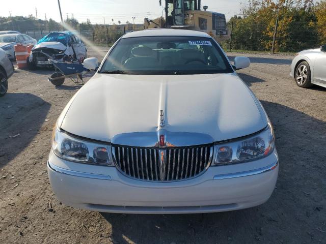 Photo 4 VIN: 1LNHM82W32Y662663 - LINCOLN TOWN CAR S 