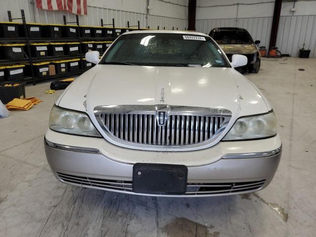 Photo 4 VIN: 1LNHM82W33Y604361 - LINCOLN TOWN CAR S 