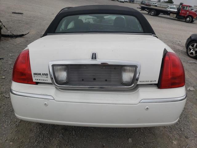 Photo 5 VIN: 1LNHM82W33Y672000 - LINCOLN TOWN CAR S 