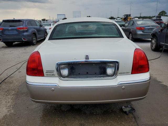 Photo 5 VIN: 1LNHM82W33Y672773 - LINCOLN TOWN CAR S 