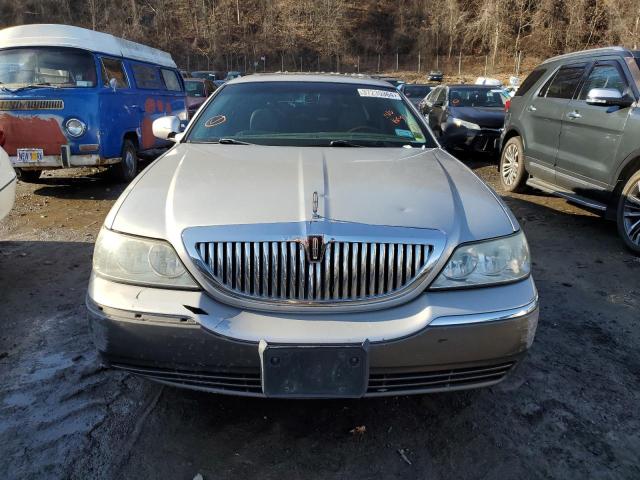 Photo 4 VIN: 1LNHM82W33Y681442 - LINCOLN TOWNCAR 