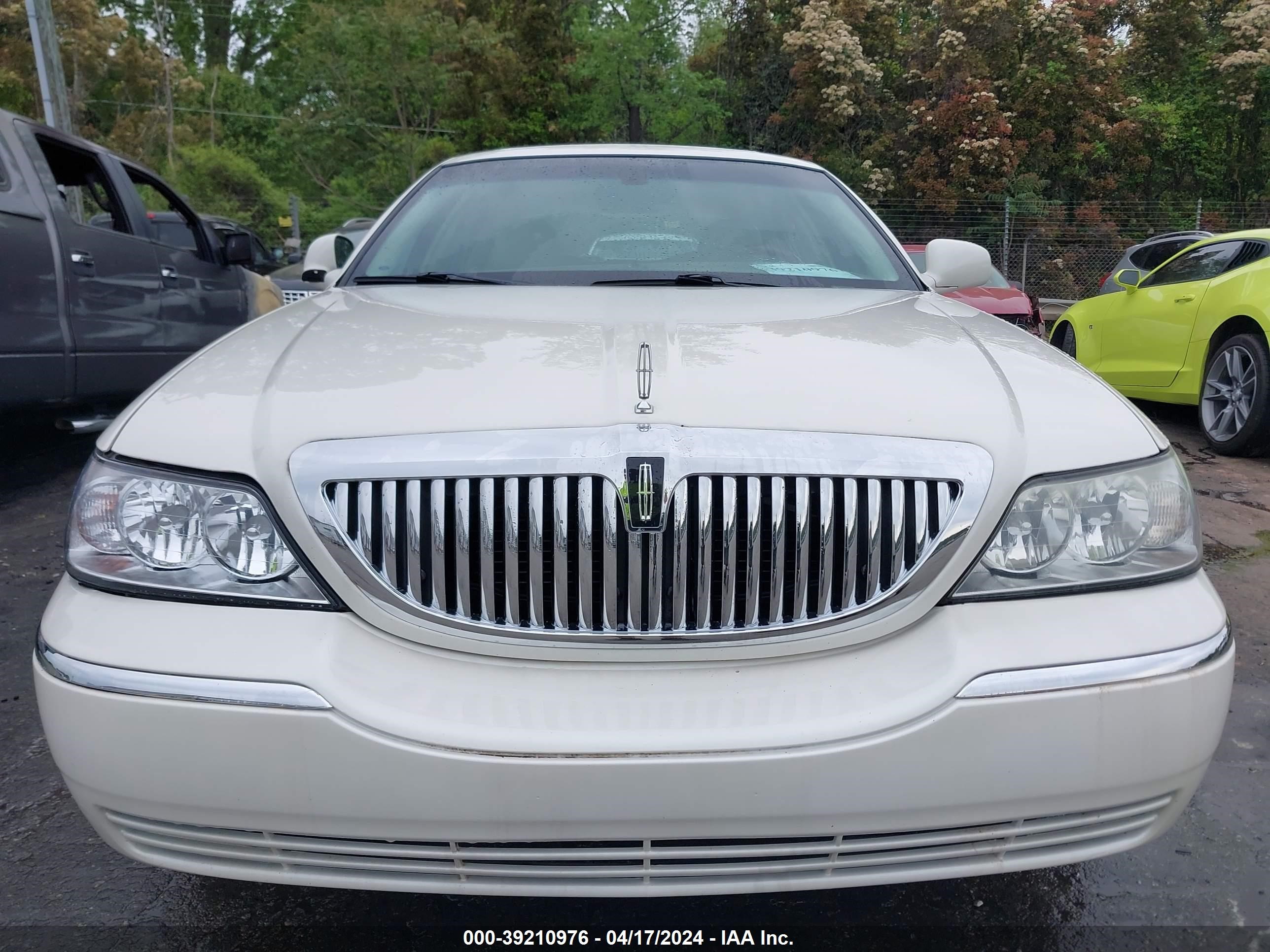 Photo 5 VIN: 1LNHM82W35Y602001 - LINCOLN TOWN CAR 