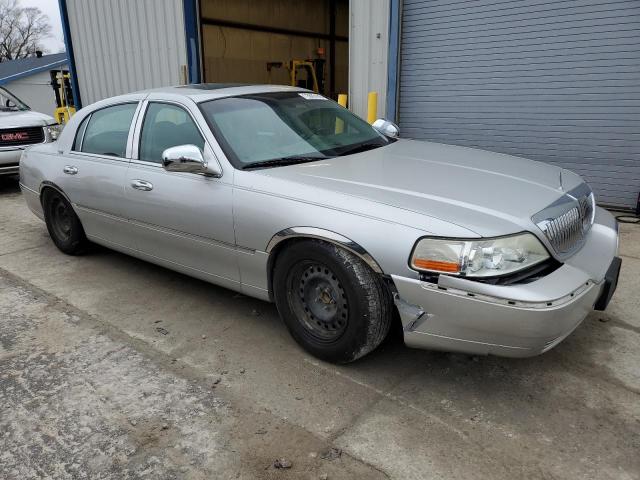 Photo 3 VIN: 1LNHM82W35Y608445 - LINCOLN TOWN CAR S 