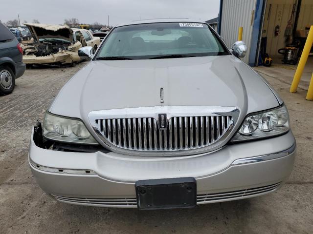 Photo 4 VIN: 1LNHM82W35Y608445 - LINCOLN TOWN CAR S 