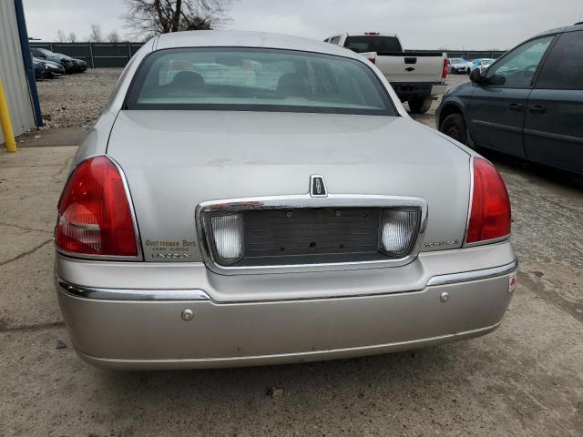 Photo 5 VIN: 1LNHM82W35Y608445 - LINCOLN TOWN CAR S 