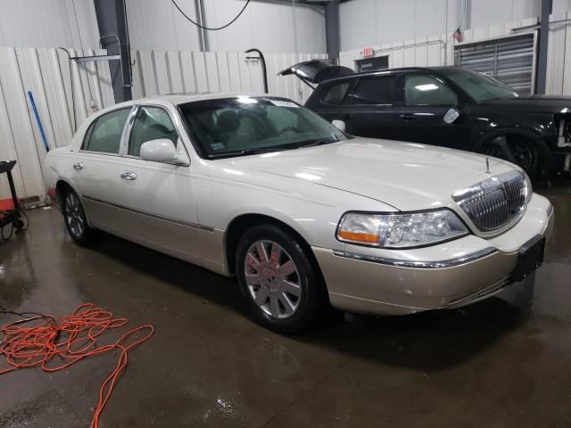 Photo 3 VIN: 1LNHM82W35Y618232 - LINCOLN TOWN CAR S 