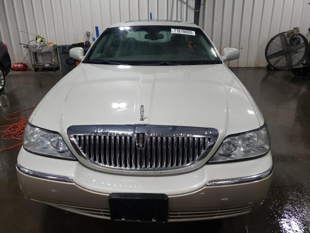 Photo 4 VIN: 1LNHM82W35Y618232 - LINCOLN TOWN CAR S 