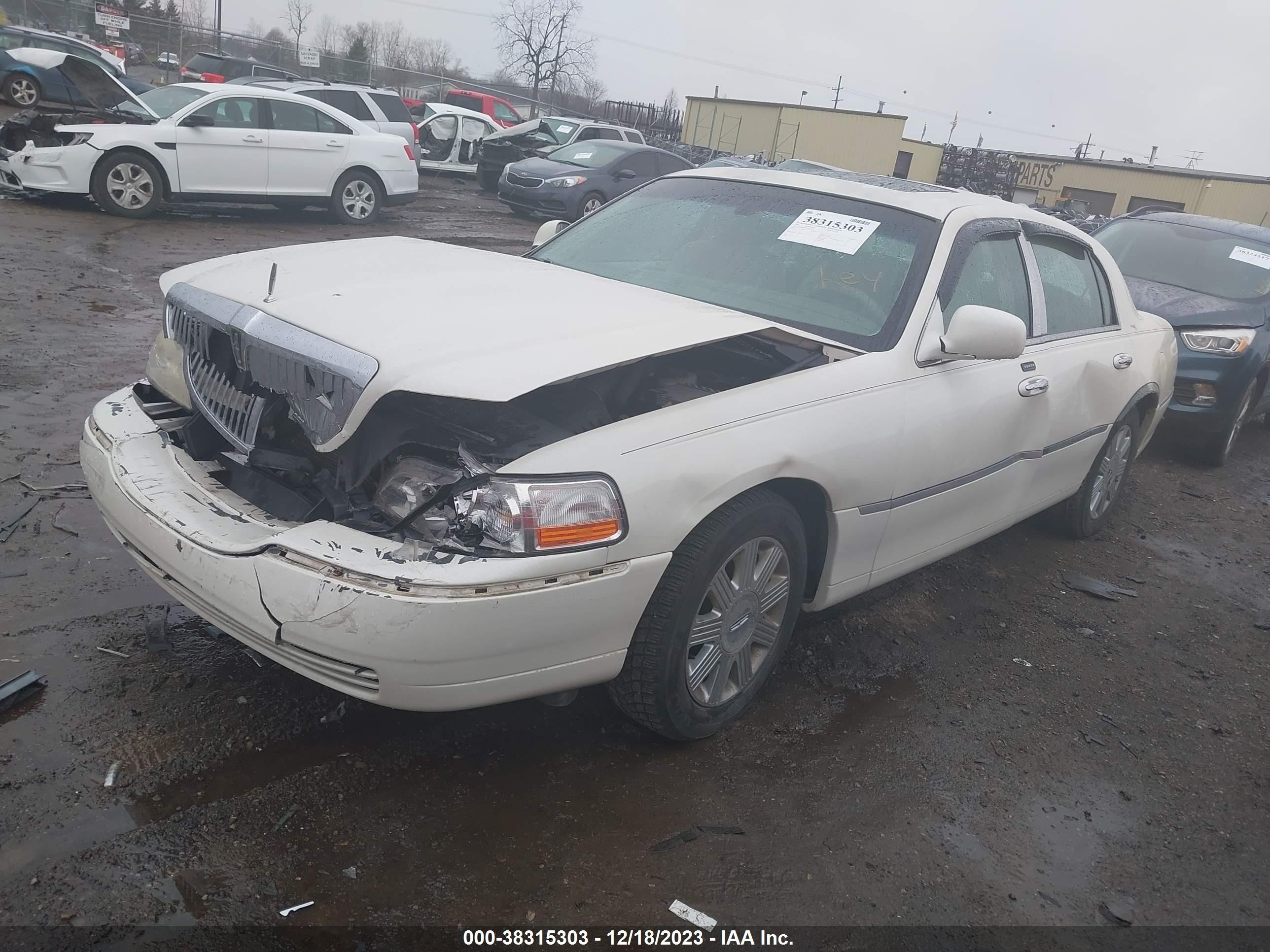 Photo 1 VIN: 1LNHM82W35Y663025 - LINCOLN TOWN CAR 