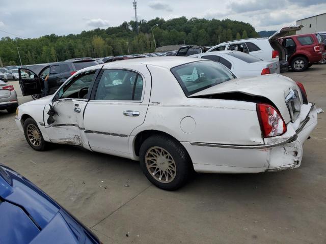 Photo 1 VIN: 1LNHM82W3YY847790 - LINCOLN TOWN CAR 